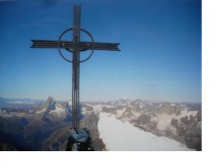 La croce di vetta del Taschhorn