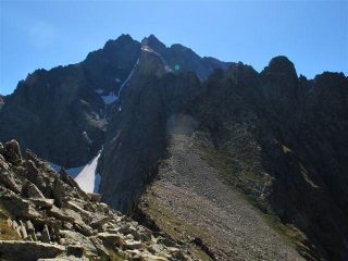 Il passo del Souffi salendo alla vetta e dietro.....