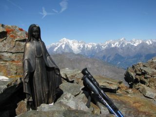 La vetta con sfondo il Monte Bianco