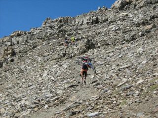 ultimo tratto di portage sotto il colle