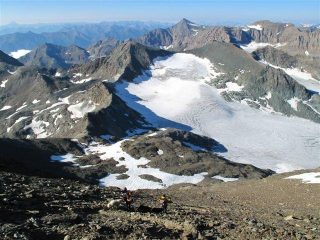 Salendo uno sguardo verso  Punte Valletta e Autaret e Rocciamelone