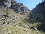 svolta a destra verso un colle