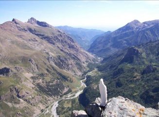 La Madonnina in vetta; a sx Rossa di Sea(2908m) e Uja di Mondrone(2964m)