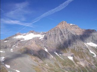 Da sx: P.ta Chalanson(3465m), Piccola Ciamarella(3470m), Uja di Ciamarella(3676m)