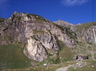 Rocca Turo (quasi al centro) dal Pian della Mussa