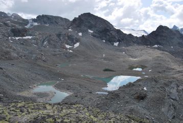 Laghi di Usselettes e Pointe des Invergneures  visti da Passo Alto