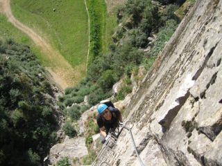 in uscita, sulla placca finale