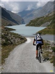 ...lago di Mauvoisin..