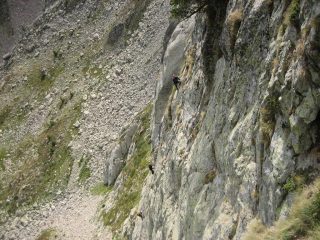 Su Felicità , Salva in alto, la Scoiattola in mezzo e Gumba in basso: