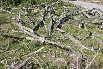 Traliccio maltrattato dalla valanga