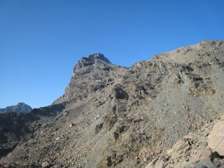 A sx il largo canalone da salire