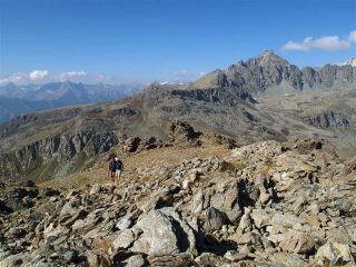 Salendo, dietro le Lobbie