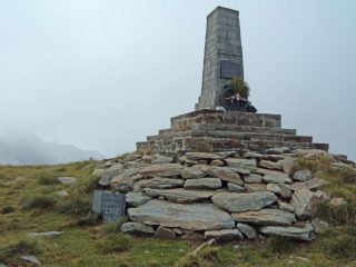 Pian Ceva con stele ai caduti.