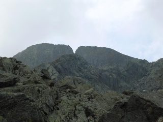 In fondo Monfandì (a sx) e Monfandì inferiore (a dx)