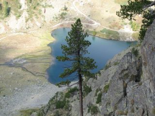 Il lago visto dalla parete.
