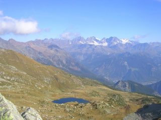 Il lago d'Arcoglio visto dalla cima del monte Arcoglio