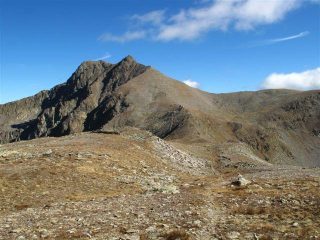 Verso il passo di Collalunga, dietro l'Autaret