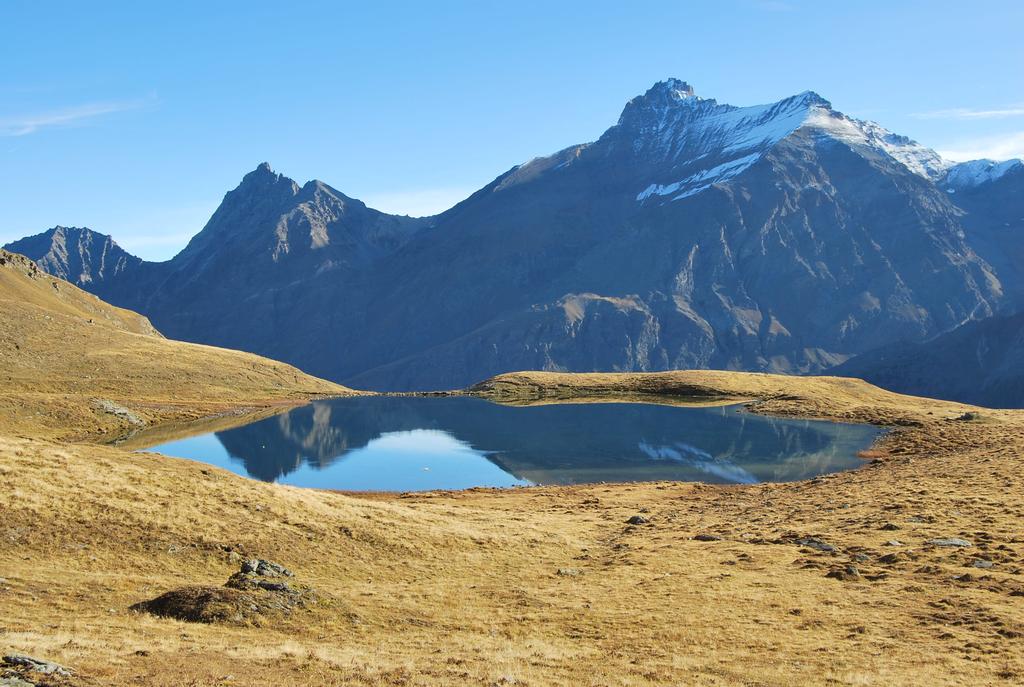 Il Lago di Dijouan e la Grivola