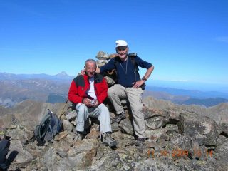 In vetta col Monviso sullo sfondo