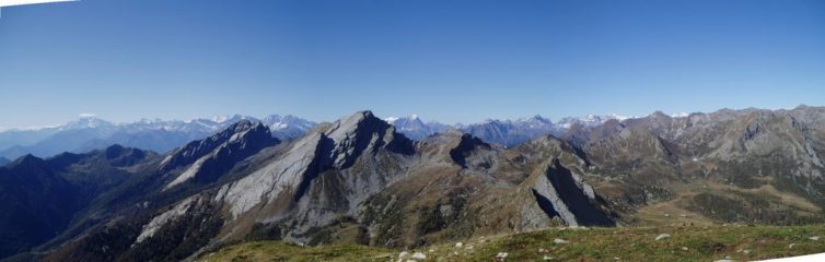 panorama con pioda di crana in primo piano ed il rosa sullo sfondo a sinistra