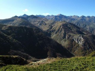 Uno sguardo verso Pizzo e Mongioie