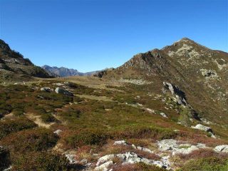 Passo della Valletta, a destra la cresta  di salita al Baussetti