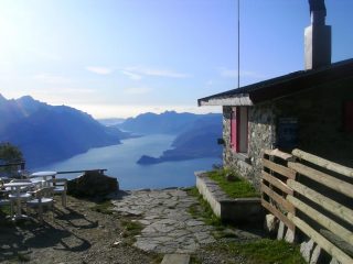 Quel ramo del lago di Como che volge a mezzogiorno visto dal rifugio Menaggio