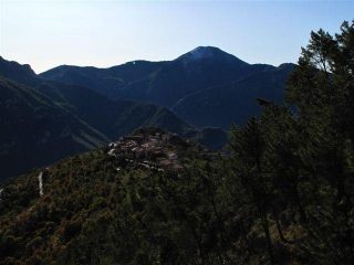 Il paese di Utelle visto salendo verso il Brec