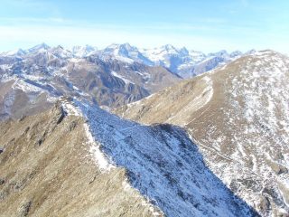 14 - La traversata in cresta alla Punta Imperatoria sembra impegnativa