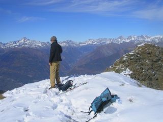 Sull'anticima e a dx la cima