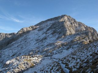 Uno sguardo verso la cima con la discesa ghiacciaia