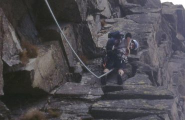 block65 inizia la salita del pilastro strapiombante del quinto tiro