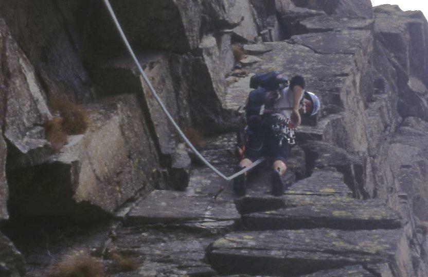 block65 inizia la salita del pilastro strapiombante del quinto tiro