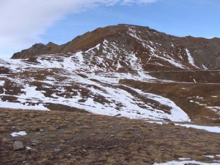 a sinistra la punta con la croce e a destra il forte, visto dal colle sollier