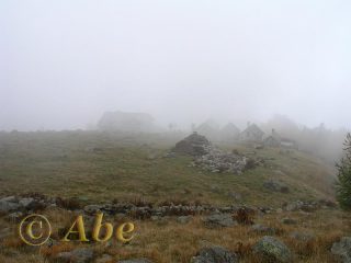 Rifugio Parpinasca nella nebbia.