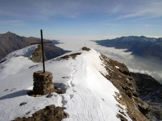 Dalla cima mare di nebbia sulla Val di Susa