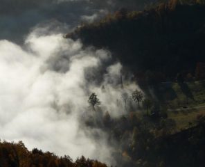 Le nubi lambiscono la conca di Scalaro