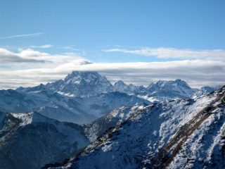 Mon Viso con il cappello