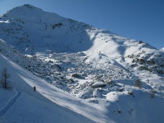 Spalla N-NO e attraversamento sassoso