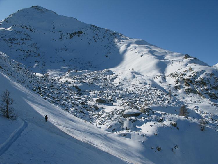 Spalla N-NO e attraversamento sassoso