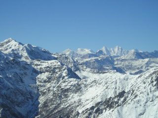 Sullo sfondo i Mischabel