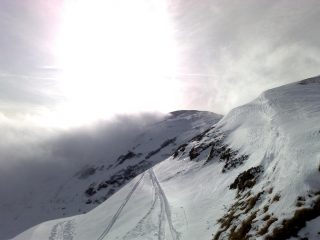 la cima tra le nebbie