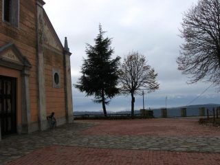 La chiesa di Mombarcaro....