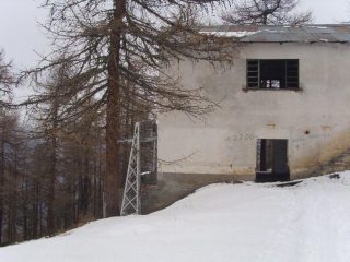 05 - L'arrivo dello skilift in stato di abbandono