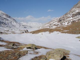 Vallone delle Savine con lago ghiacciato