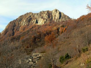 il paese di Courtil con le placche di Oriana sullo sfondo
