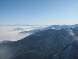 mare di nubi verso la pianura