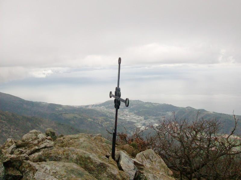 L'altra croce di vetta ed il panorama dalla cima