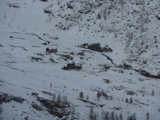 ilo versante verso il rifugio con poca neve