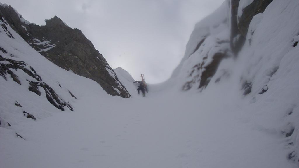 Jerome lotta con la cornice sommitale 
